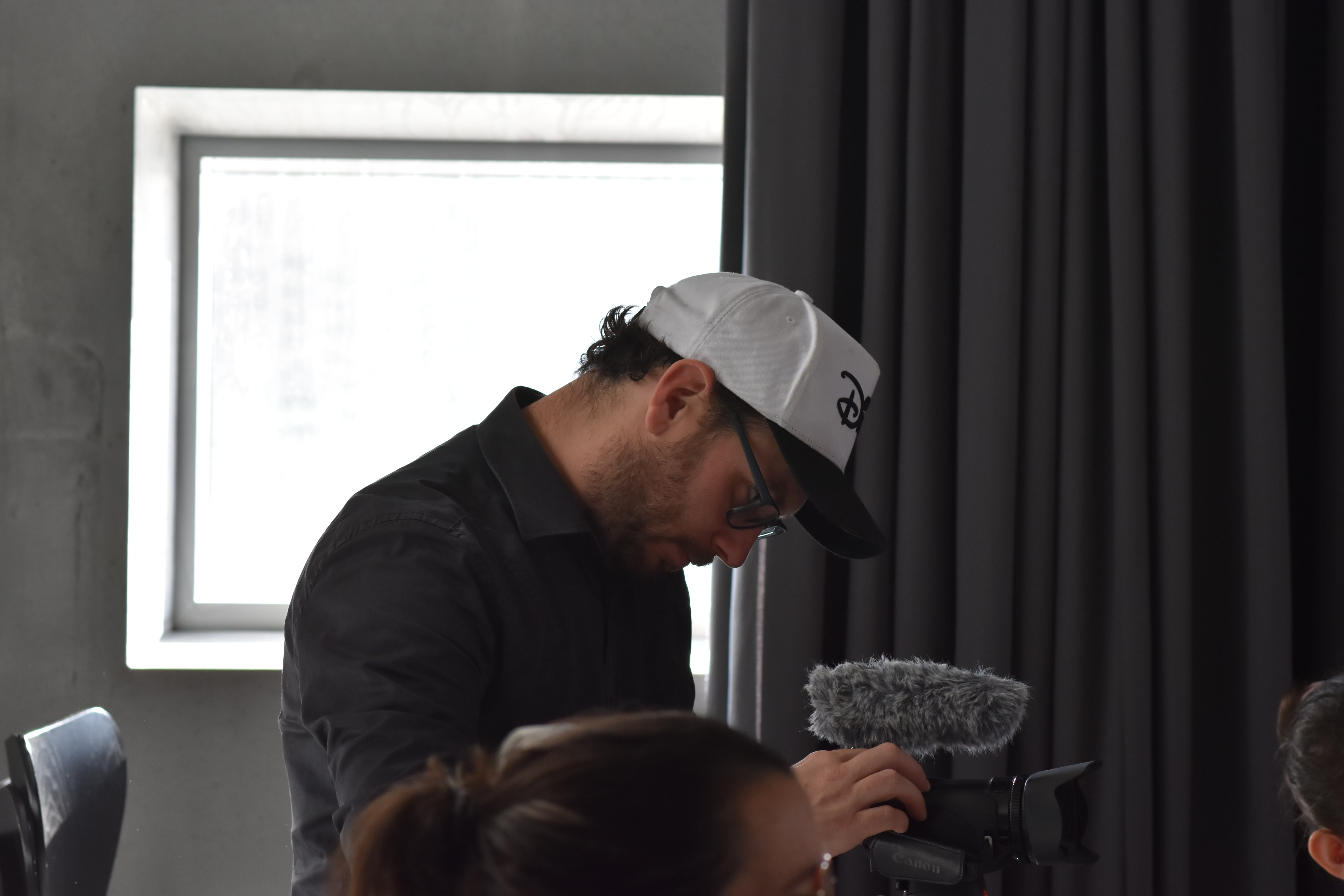 Bryan Wetstein, de l'agence Moklay, en captation vidéo